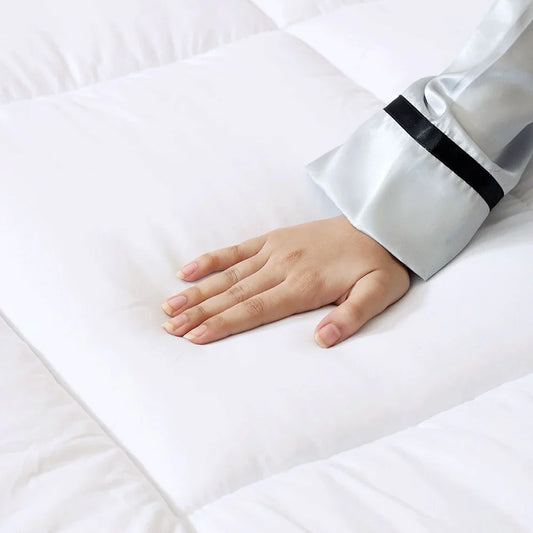 Winter Mattress Topper 700 GSM- White Comforters Apricot