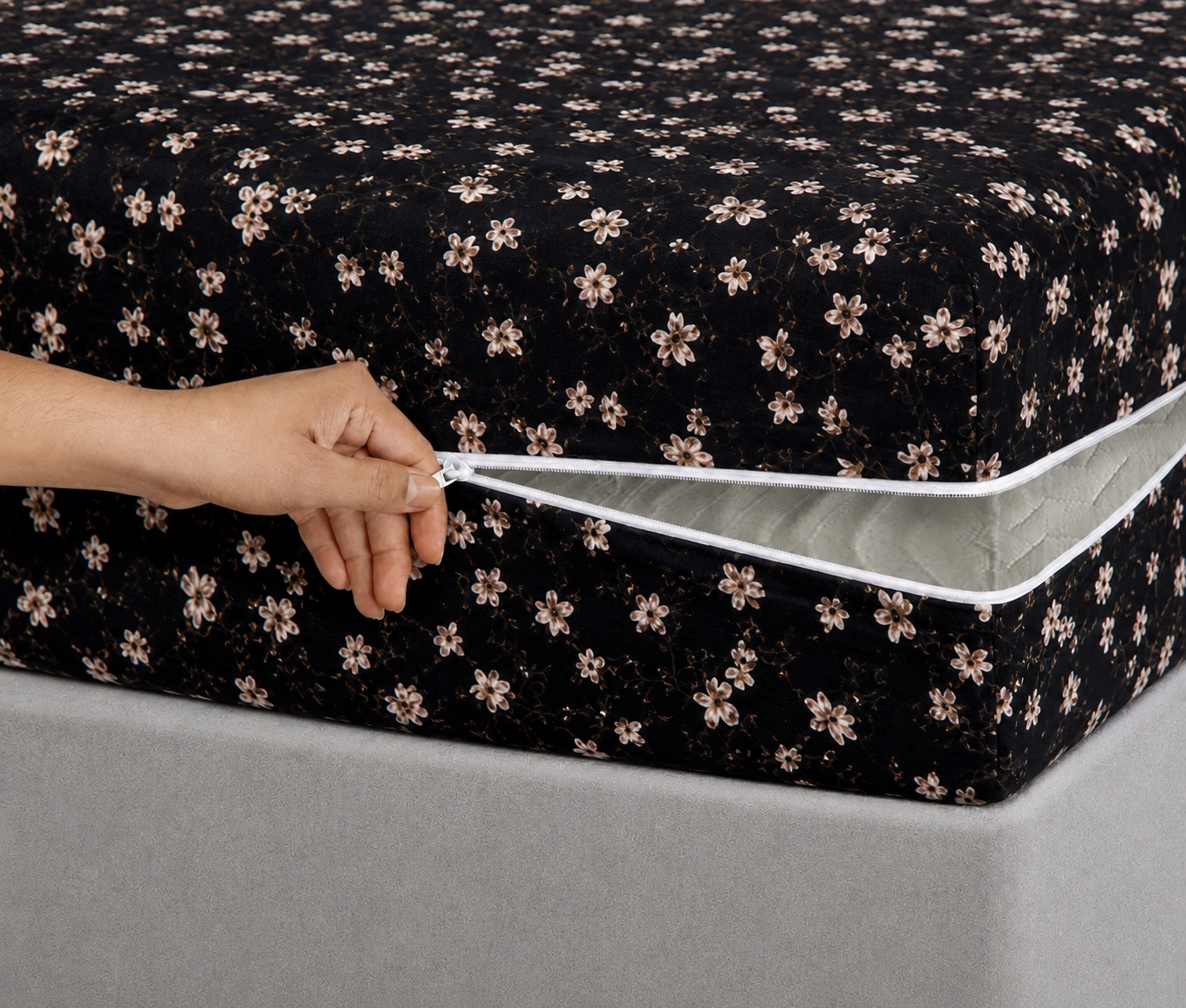 Zipper Mattress Cover Printed- White Jazmin Protectors Apricot