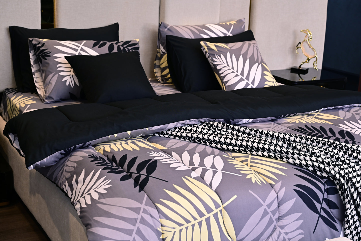 5 PCs Single Comforter Set-Black Feathers Comforters Apricot