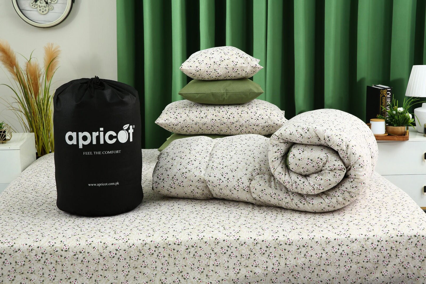 8 PCs Winter Comforter Set-Tiny Flowers Comforters Apricot