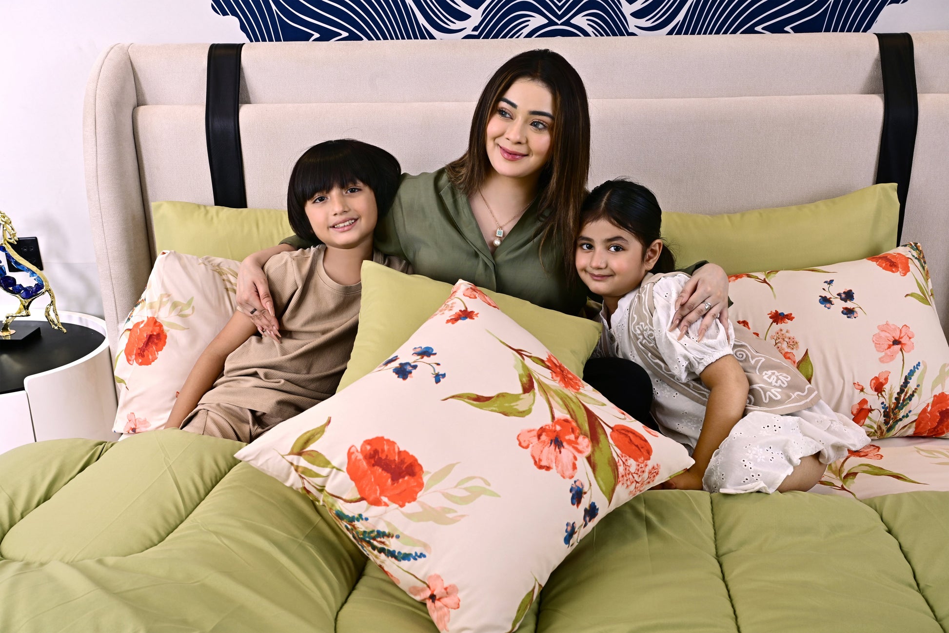 8 PCs Winter Comforter Set-Cosmic Bloom Comforters Apricot