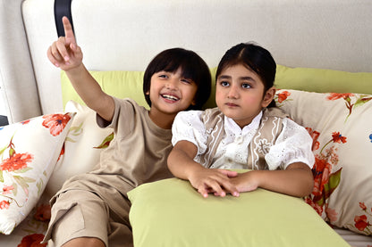 8 PCs Winter Comforter Set-Cosmic Bloom Comforters Apricot