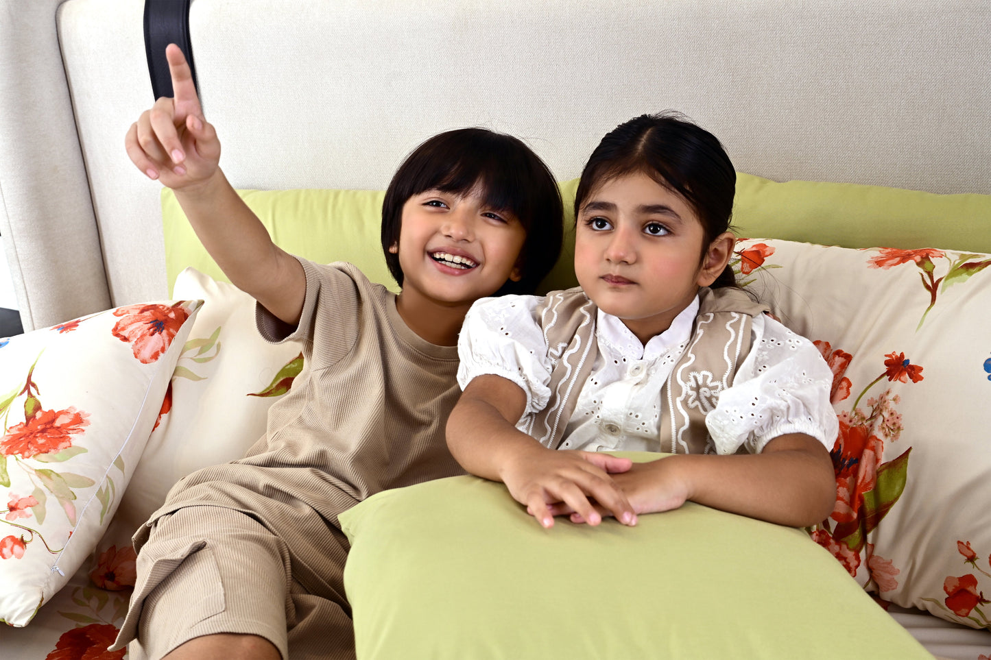 8 PCs Winter Comforter Set-Cosmic Bloom Comforters Apricot