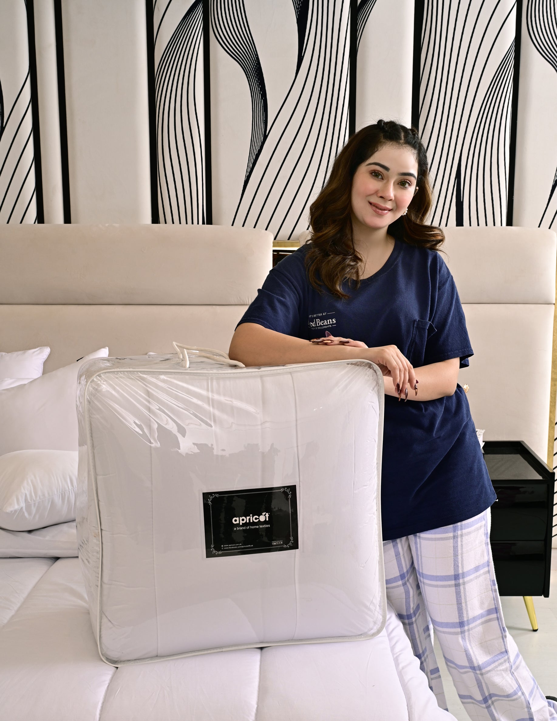 9 PCs White Filling Deal(4 Cuhsions+4 Pillows+Quilt) Comforters Apricot