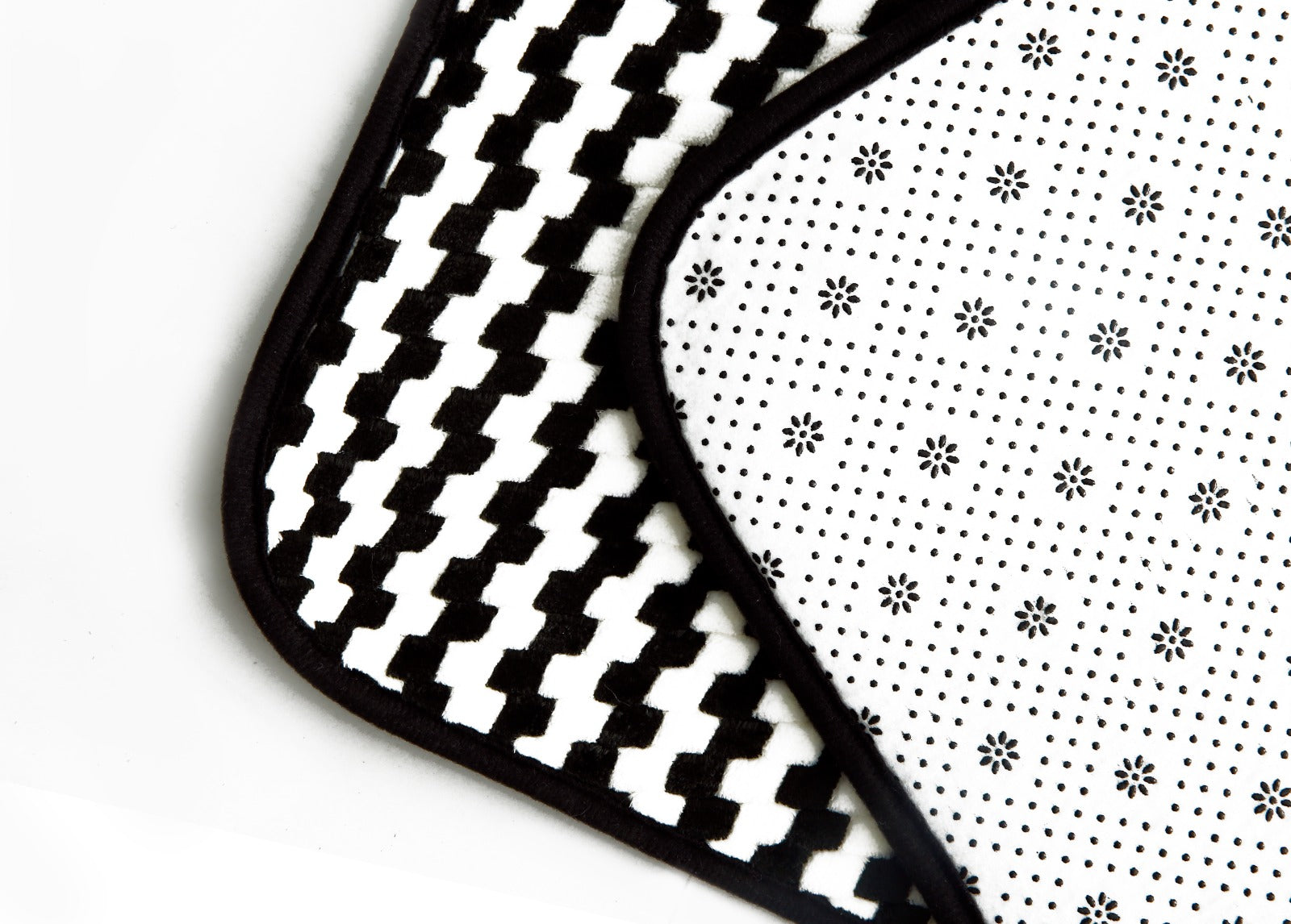 3 PCs Anti Skid Commode Mat Set-Black Lines Bath Mats Apricot