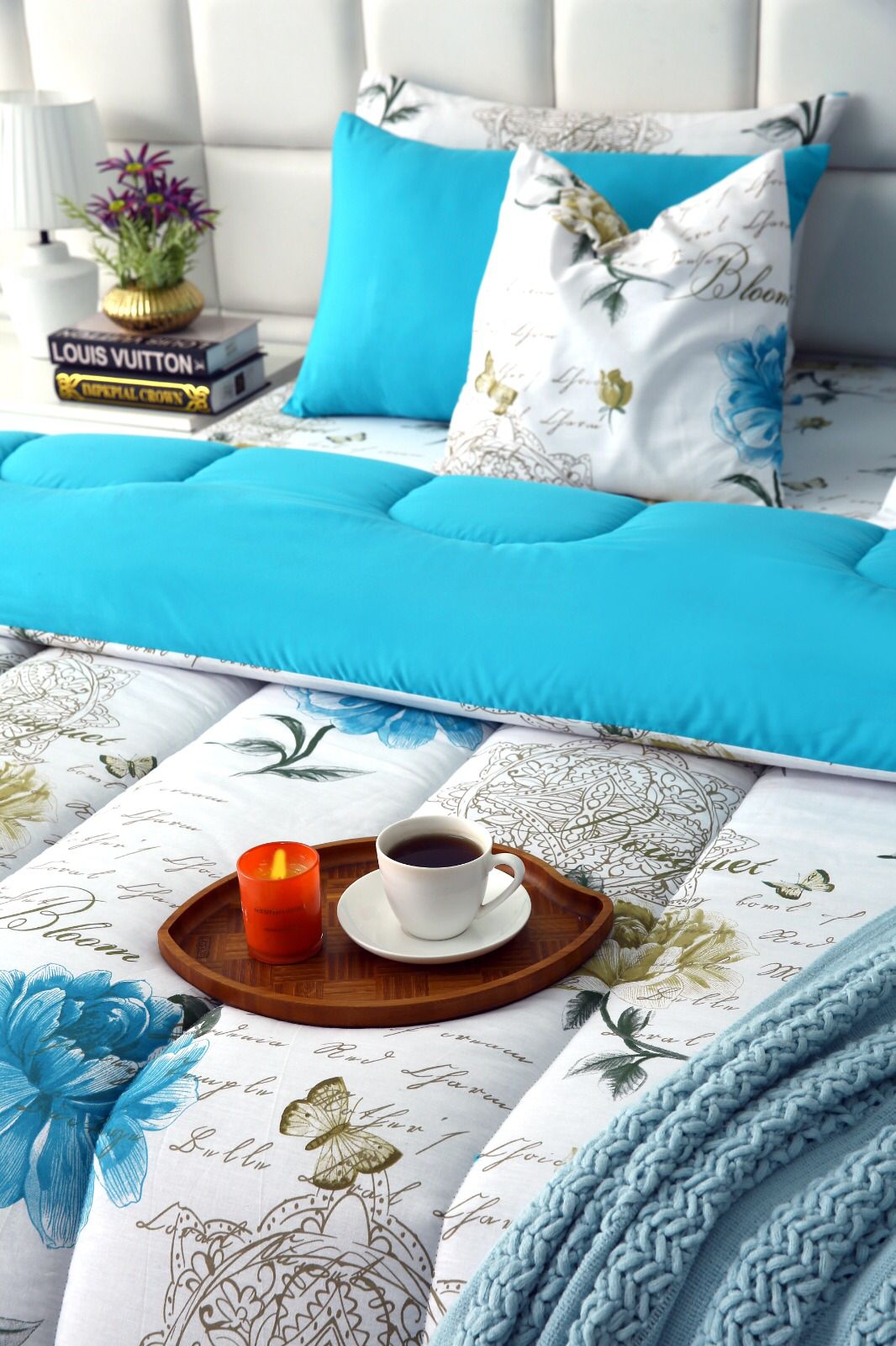 8 PCs Winter Comforter Set-Blue Flowers Comforters Apricot