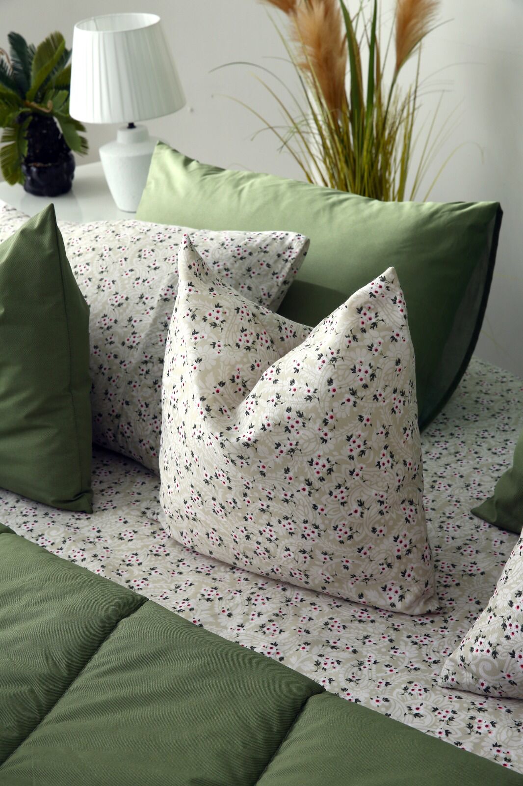5 PCs Single Comforter Set-Tiny Flowers Comforters Apricot