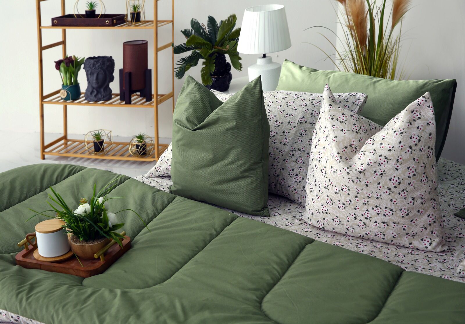 8 PCs Winter Comforter Set-Tiny Flowers Comforters Apricot