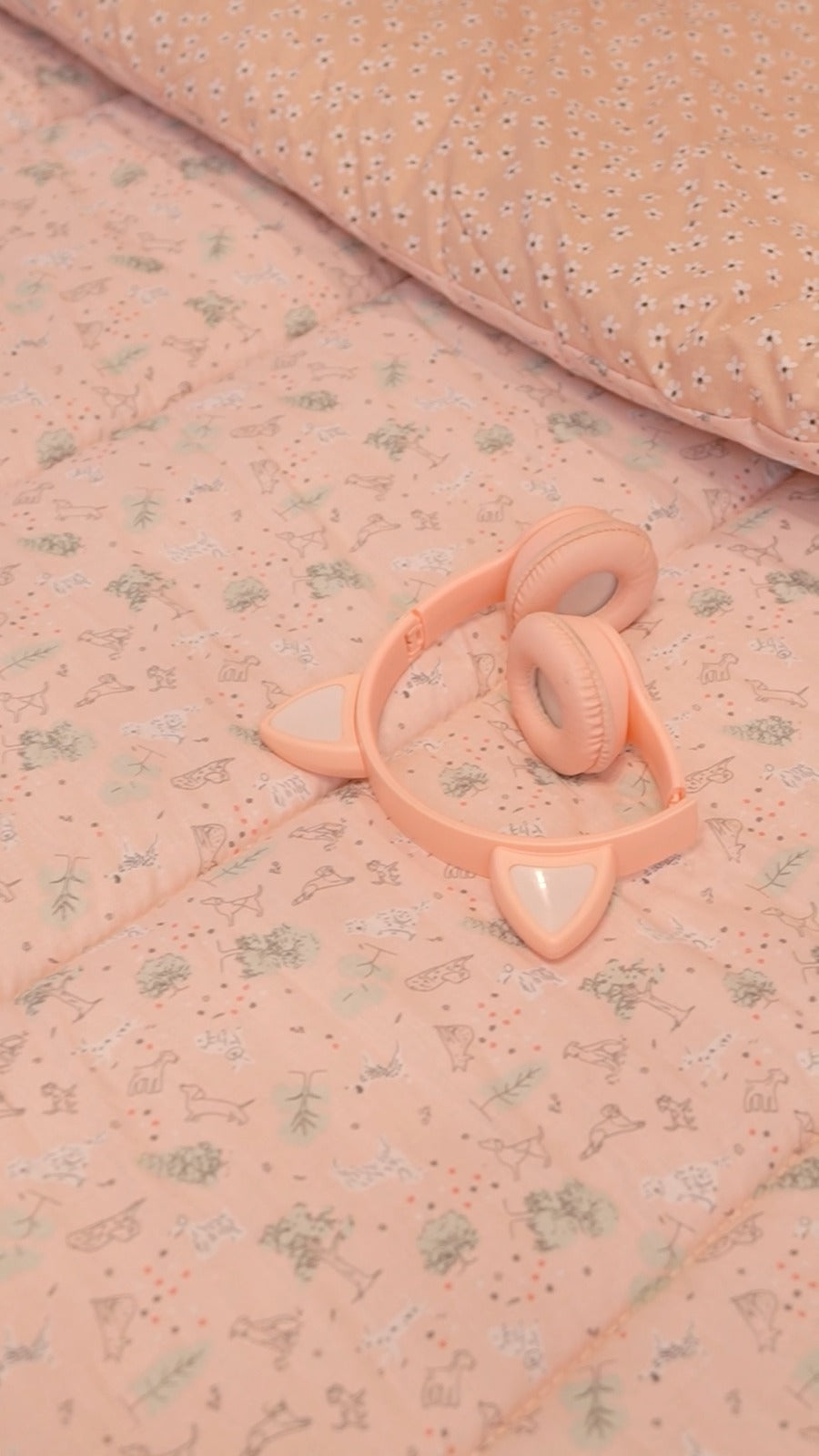 5 PCs Single Comforter Set-Animal Gang Comforters Apricot