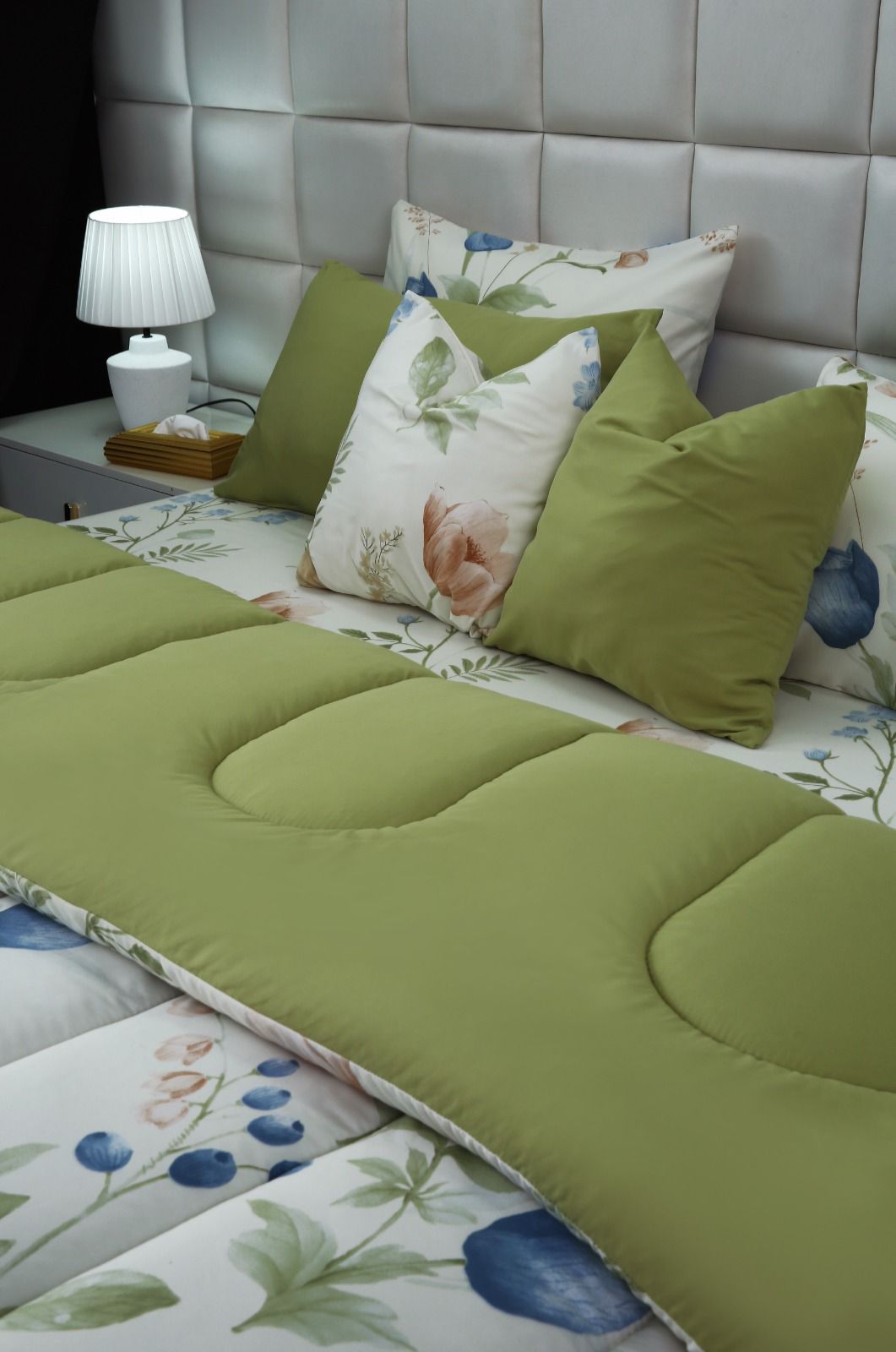 8 PCs Winter Razai Set-Floral Crew Comforters Apricot