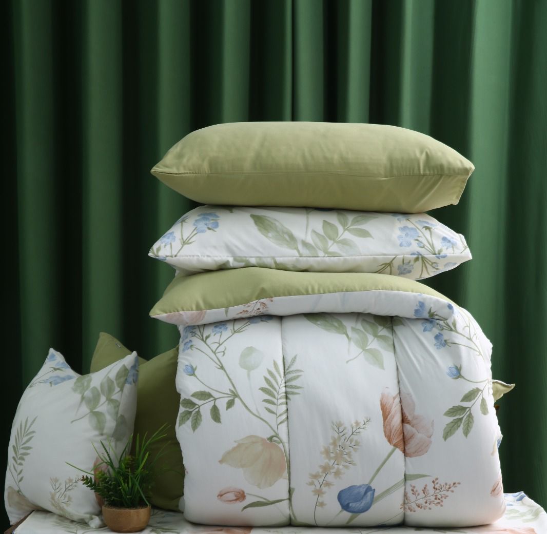 8 PCs Winter Razai Set-Floral Crew Comforters Apricot