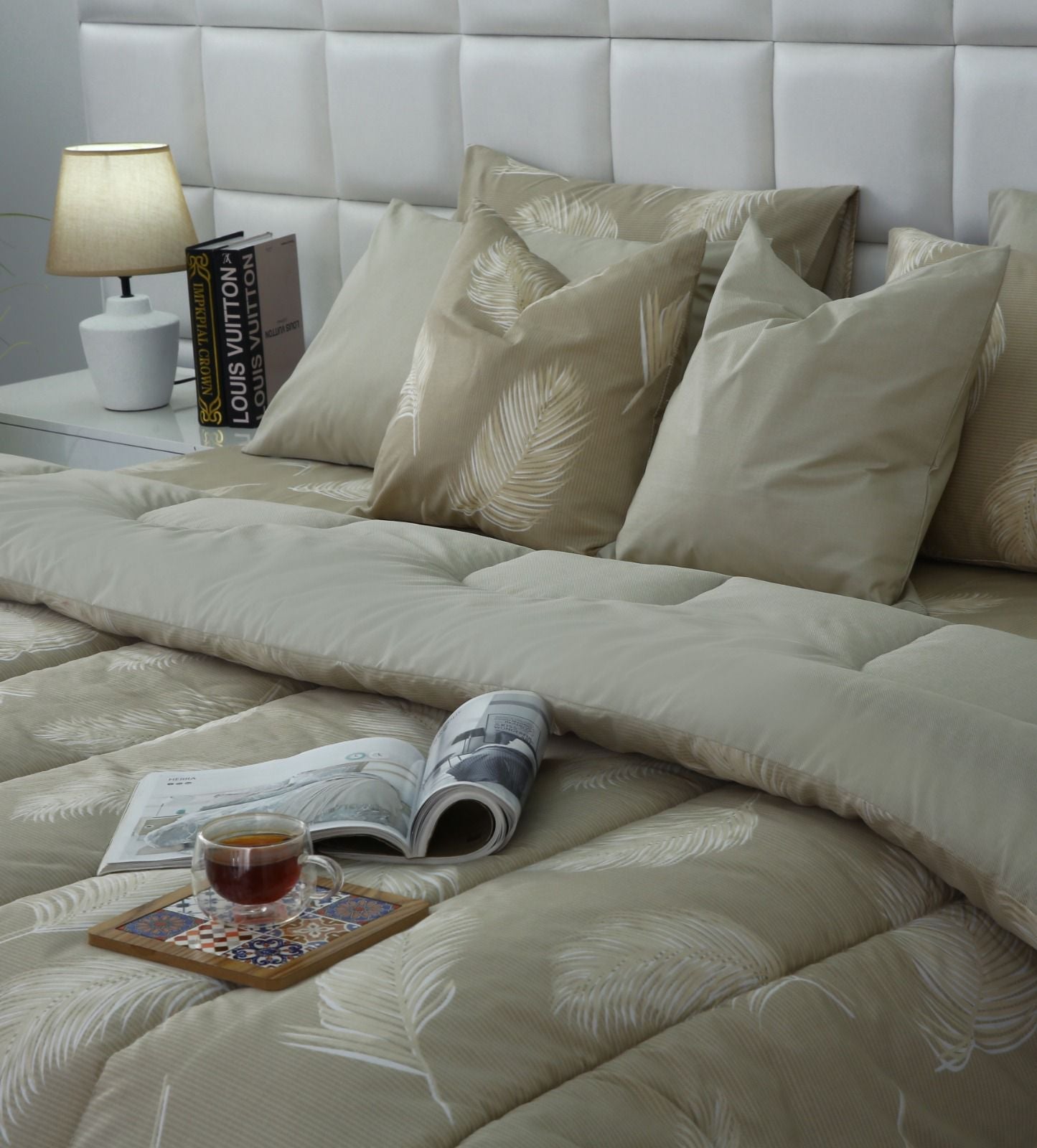 8 PCs Winter Comforter Set-Beige Feathers Comforters Apricot