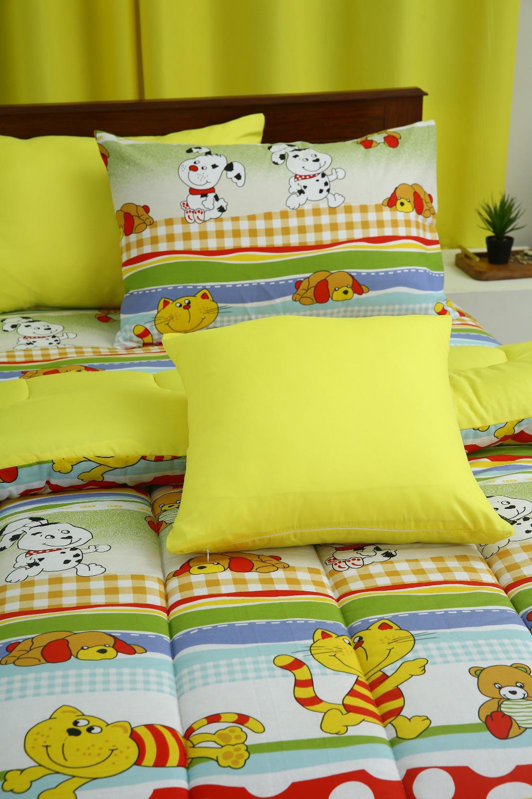 5 PCs Single Comforter Set-Puppies Party(With Yellow Reverse)