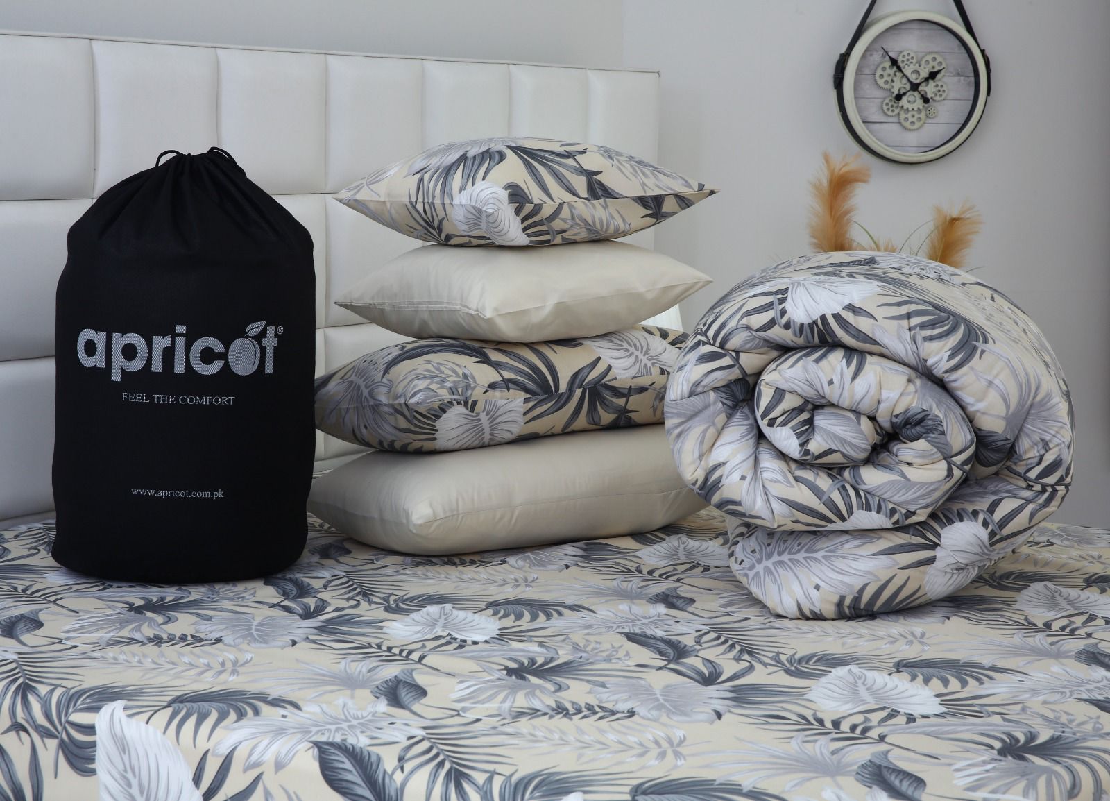 8 PCs Winter Razai Set-Hawaii(With Base Reverse) Comforters Apricot